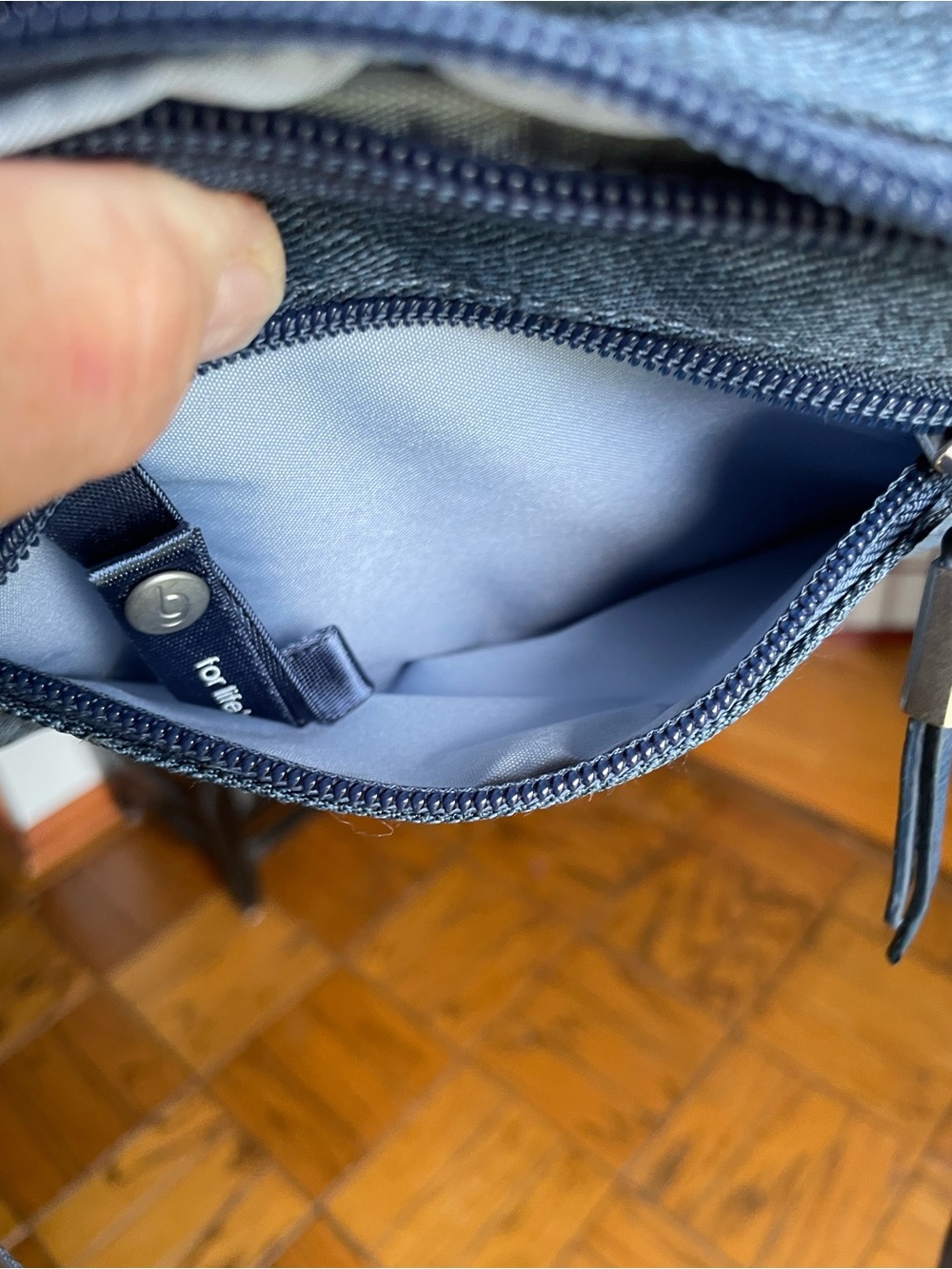 NWOT Baggallini Navy Denim Crossbody/Belt Bag - Picture 7 of 11